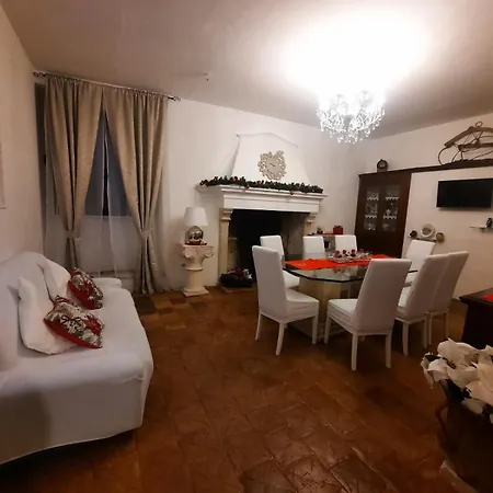 A Un Passo Dal Castello