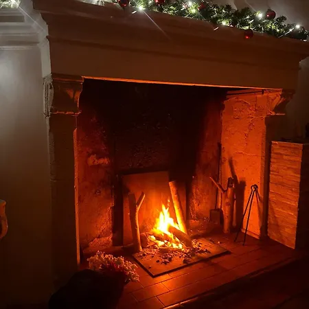 A Un Passo Dal Castello Nyaraló