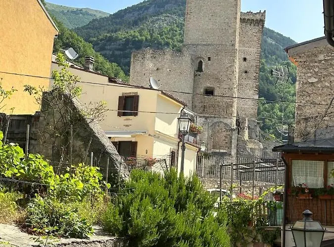 A Un Passo Dal Castello Tatil Evi Pacentro
