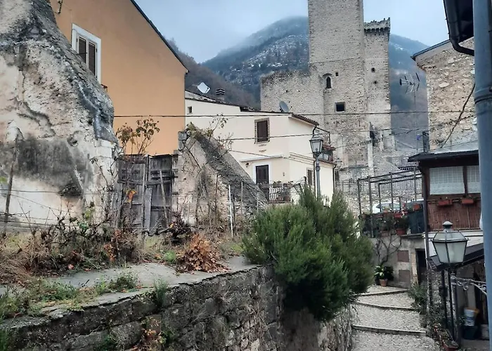 A Un Passo Dal Castello Tatil Evi *